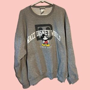 Walt Disney World Women’s crew neck. Size XXL.